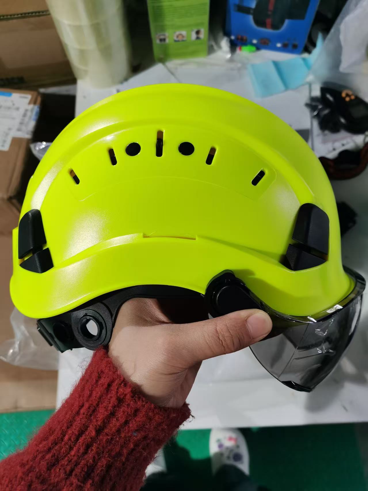 Industrial helmet with earmuff headlamp CE green devil helmet Casco de seguridad apsauginis šalmas